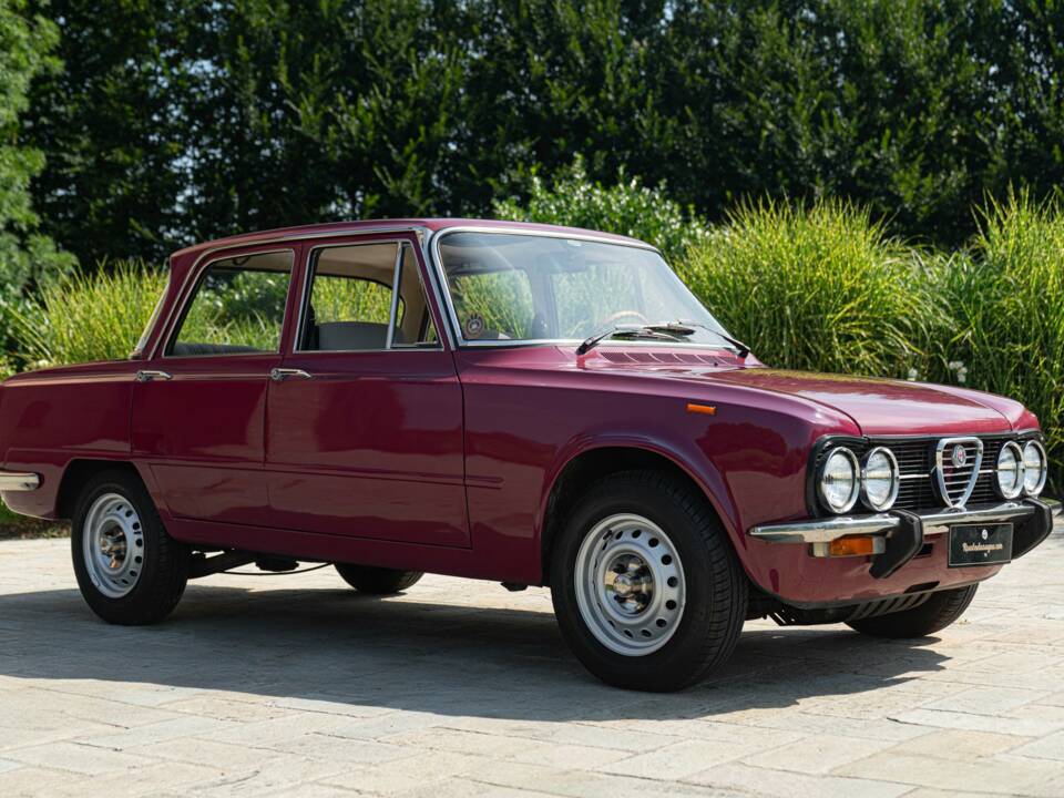 Image 2/50 of Alfa Romeo Giulia Nuova Super 1300 (1974)