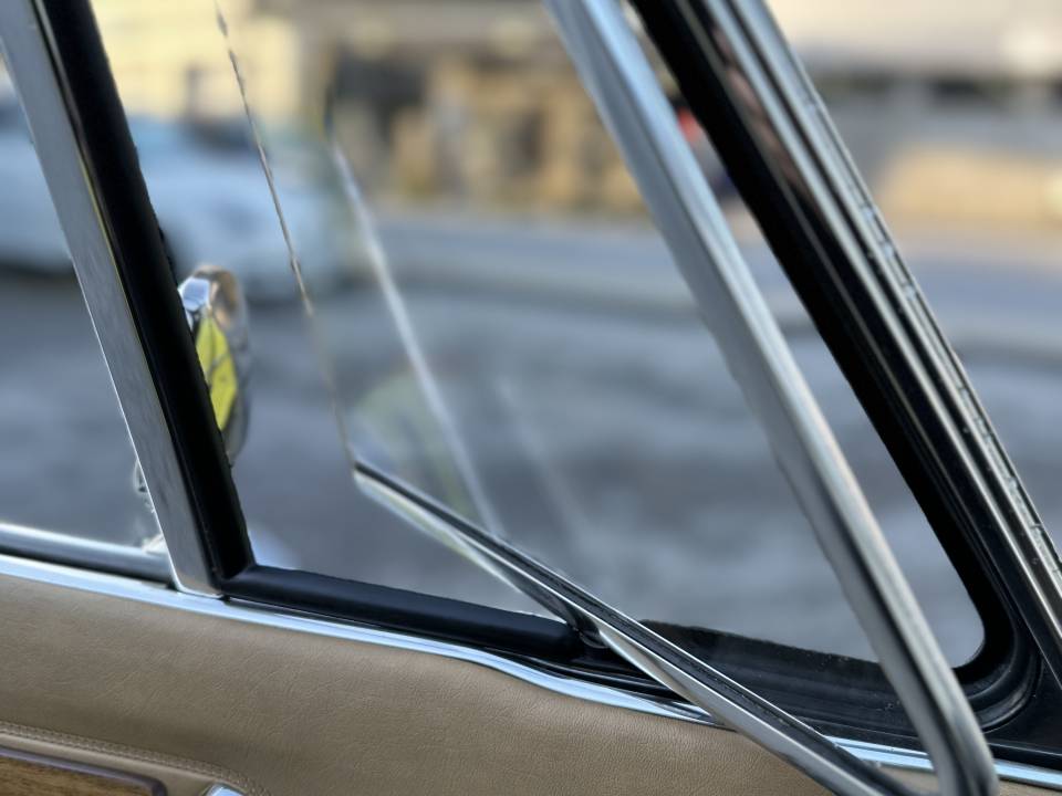 Image 21/39 de BMW 2002 (1974)