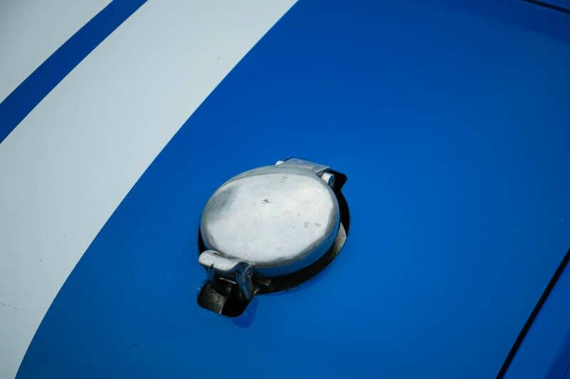 Image 32/45 of MG MGB GT (1964)