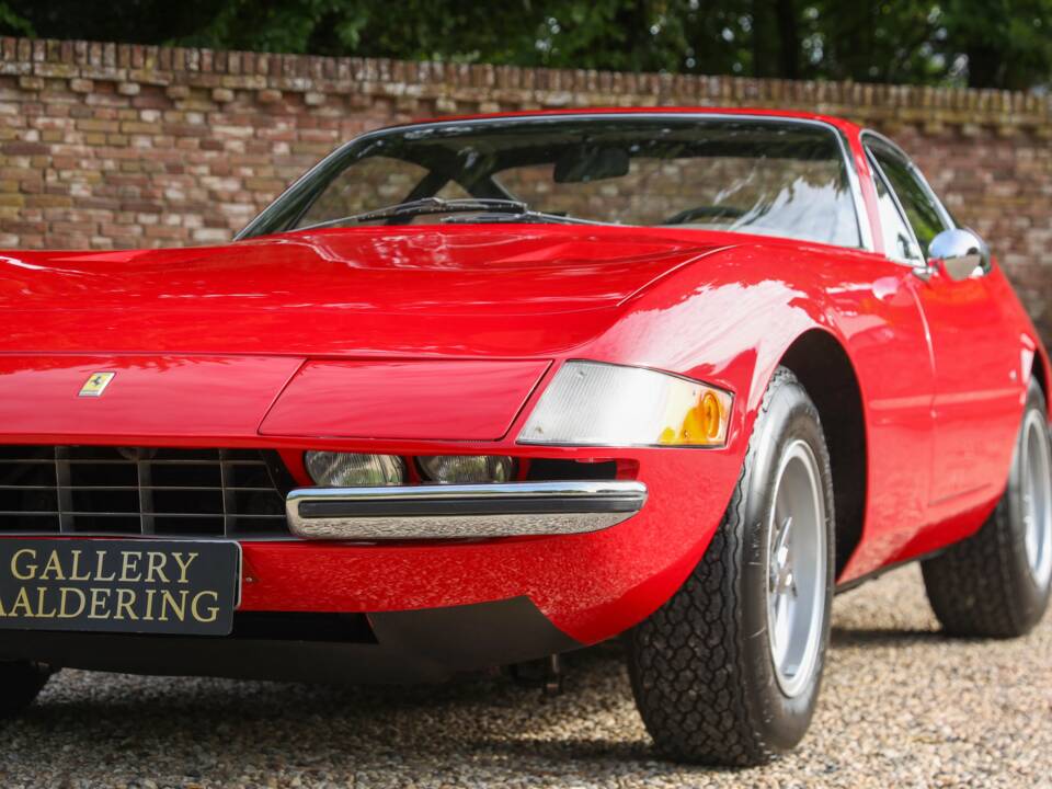 Afbeelding 44/50 van Ferrari 365 GTB/4 Daytona (1973)