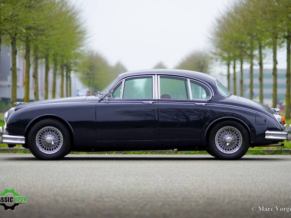 Image 3/42 of Jaguar Mk II 3.8 (1963)