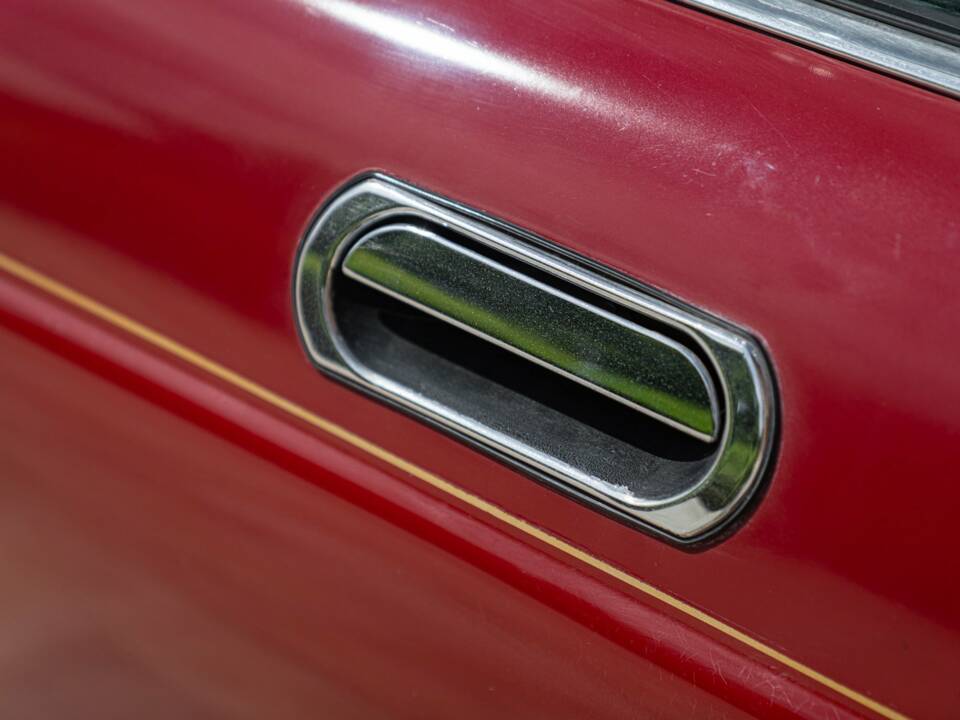 Image 12/50 of Jaguar XJ 6 4.2 (1981)