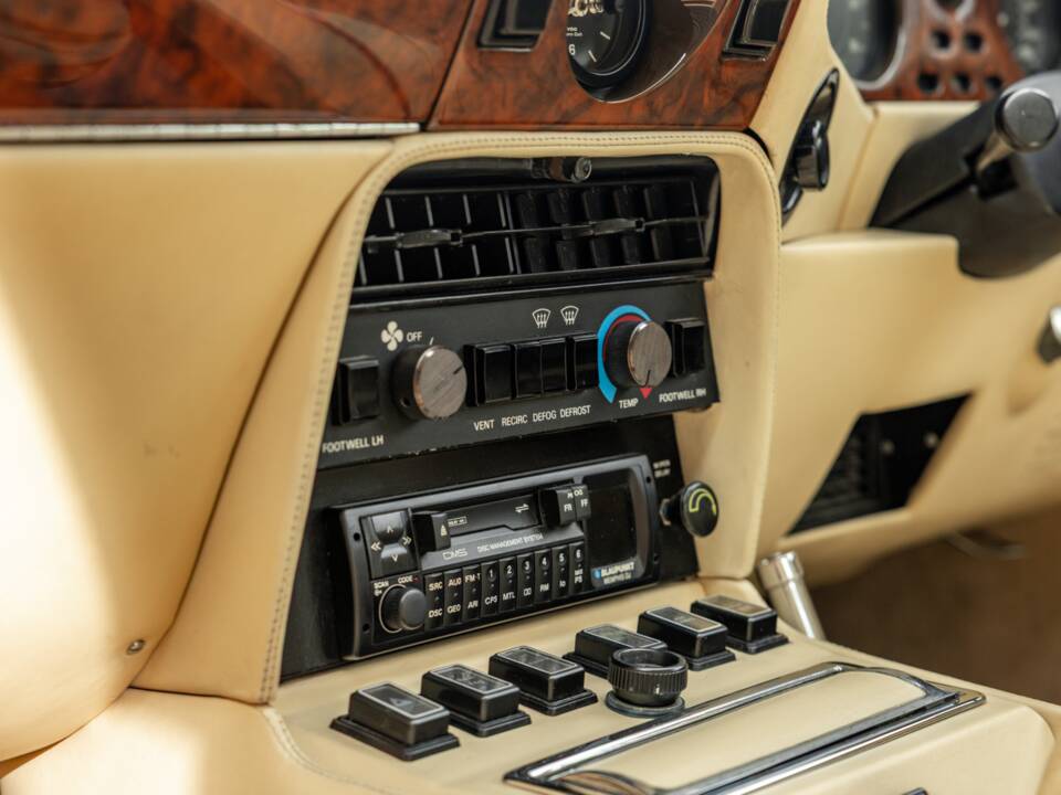 Image 40/75 de Aston Martin V8 Vantage (1985)