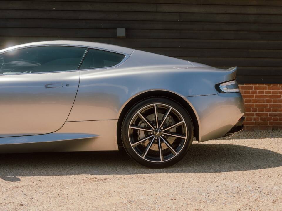 Image 35/96 of Aston Martin DB 9 GT "Bond Edition" (2015)