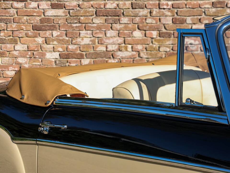 Imagen 48/50 de Mercedes-Benz 220 S Cabriolet (1956)