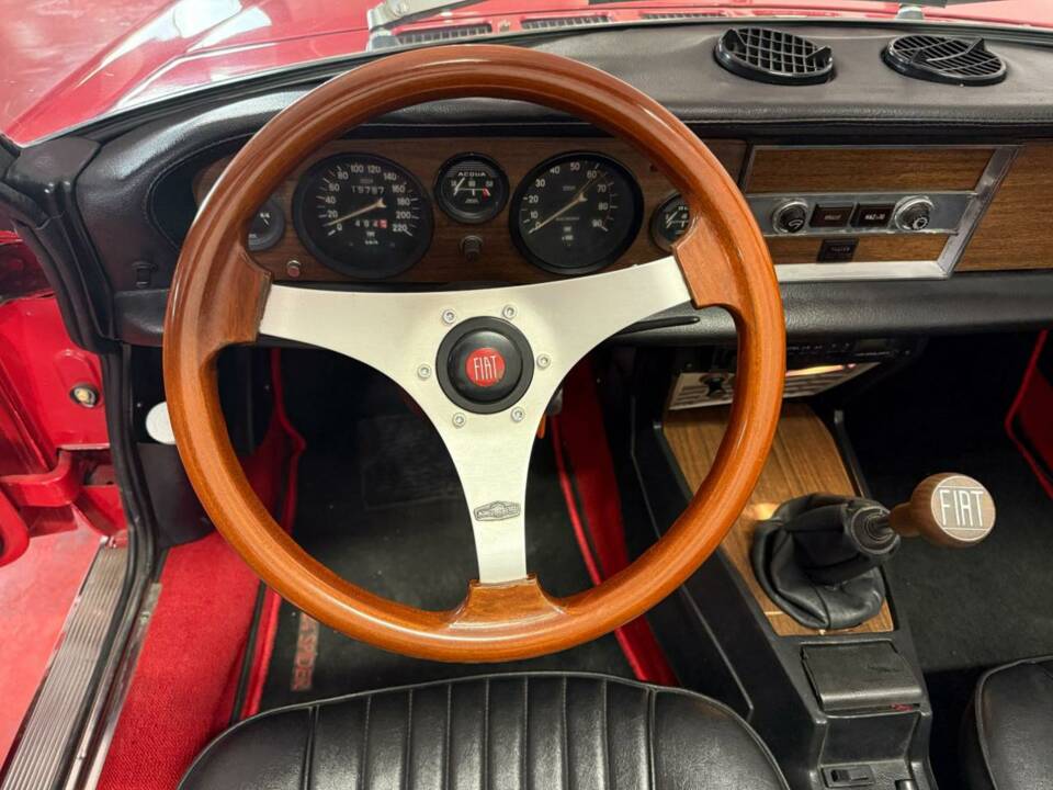 Image 21/50 de FIAT 124 Spider CS1 (1978)