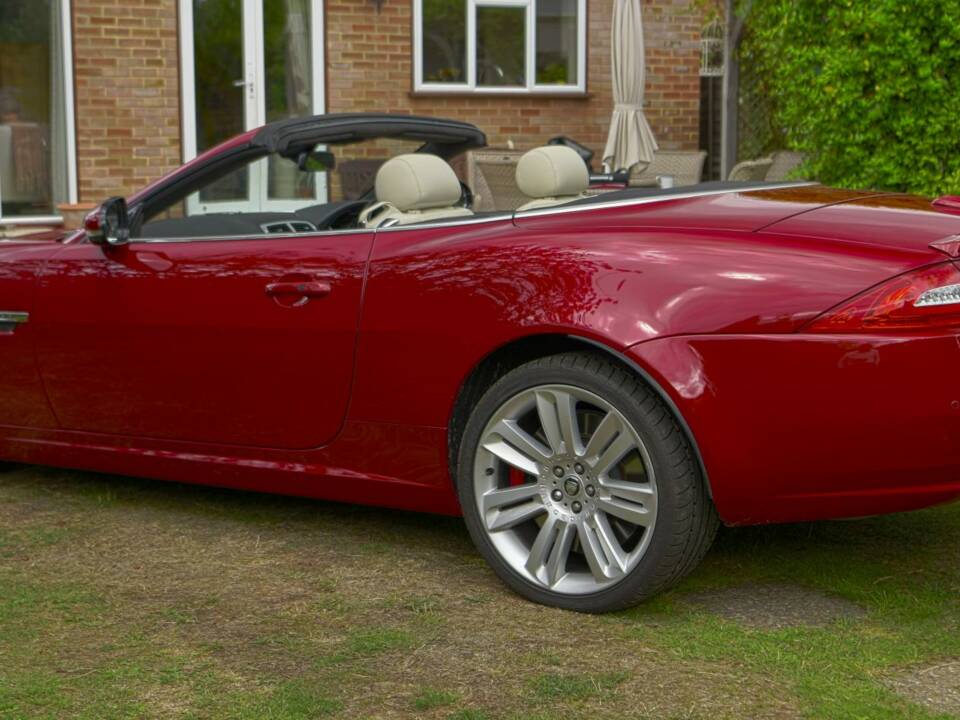 Image 16/50 of Jaguar XKR (2013)
