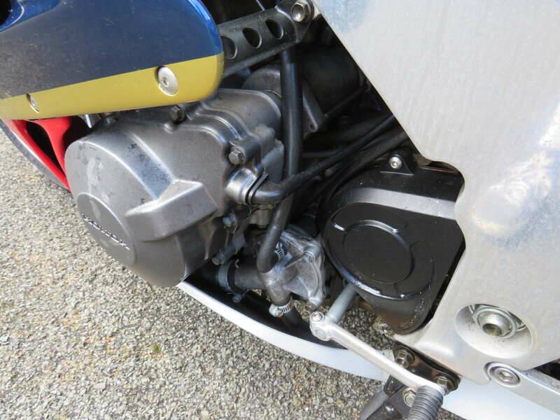 Image 25/41 de Honda CBR 900RR Fireblade (1993)
