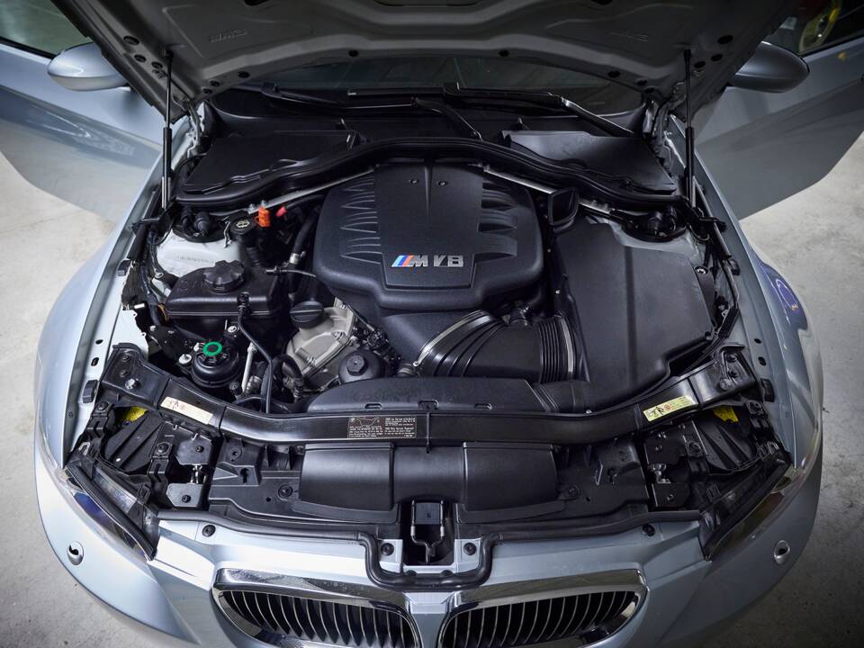 Image 85/100 of BMW M3 (2006)