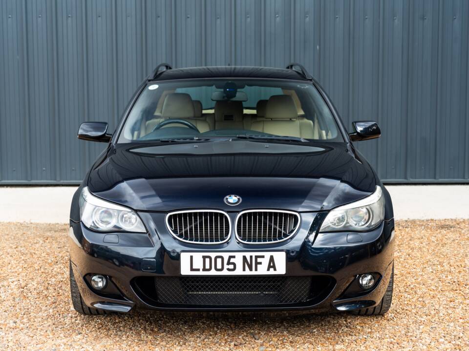 Imagen 3/65 de BMW 545i Touring (2005)