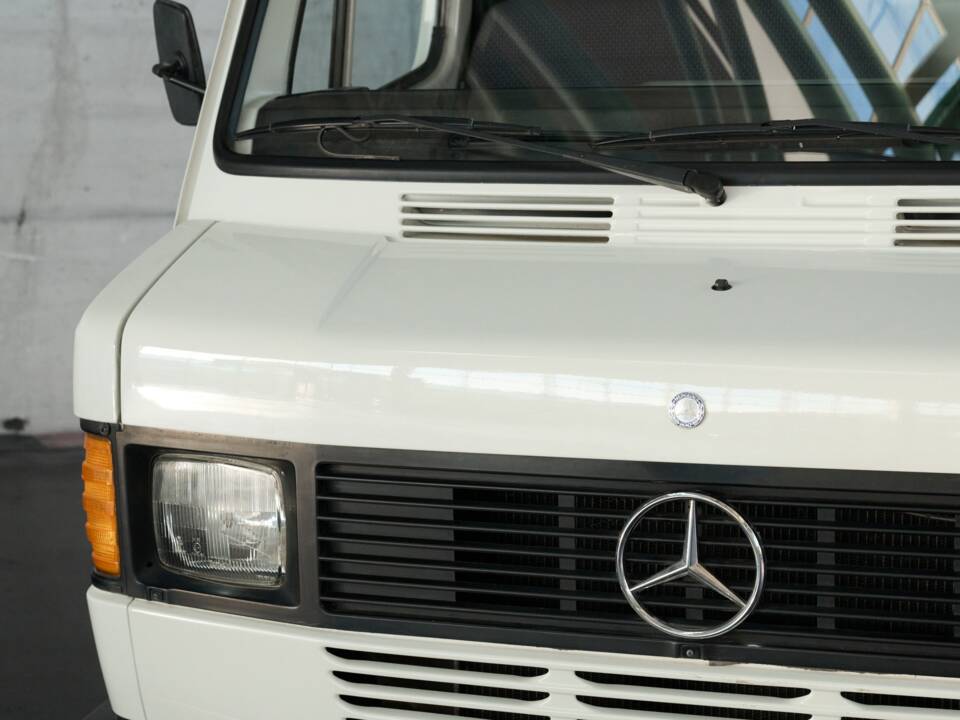 Image 4/43 of Mercedes-Benz T1 208 (1981)