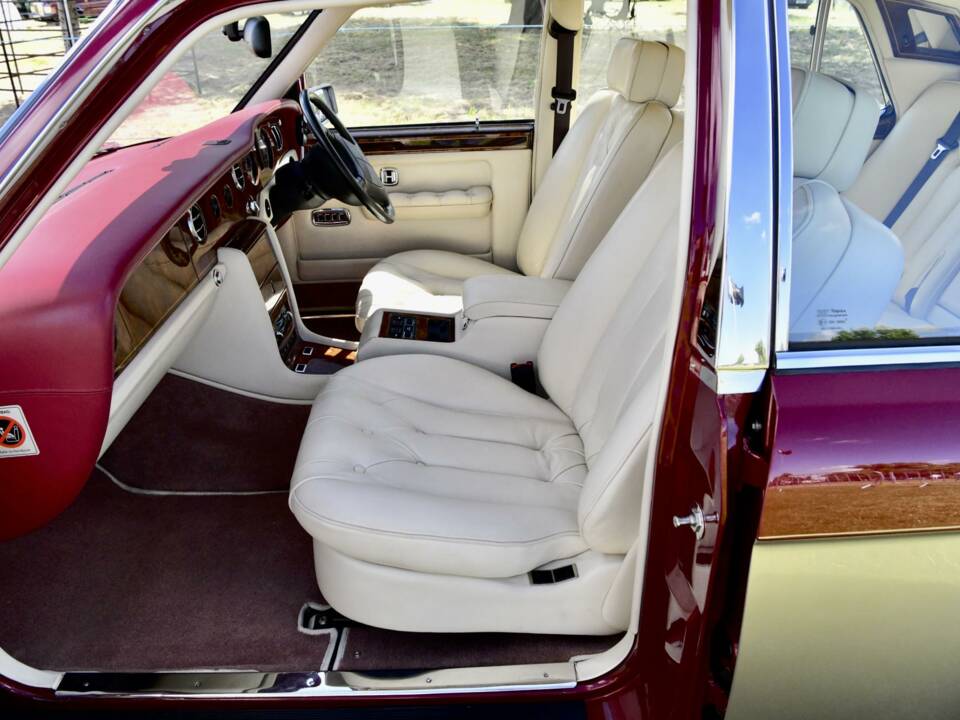 Image 31/50 of Rolls-Royce New Silver Dawn (1997)