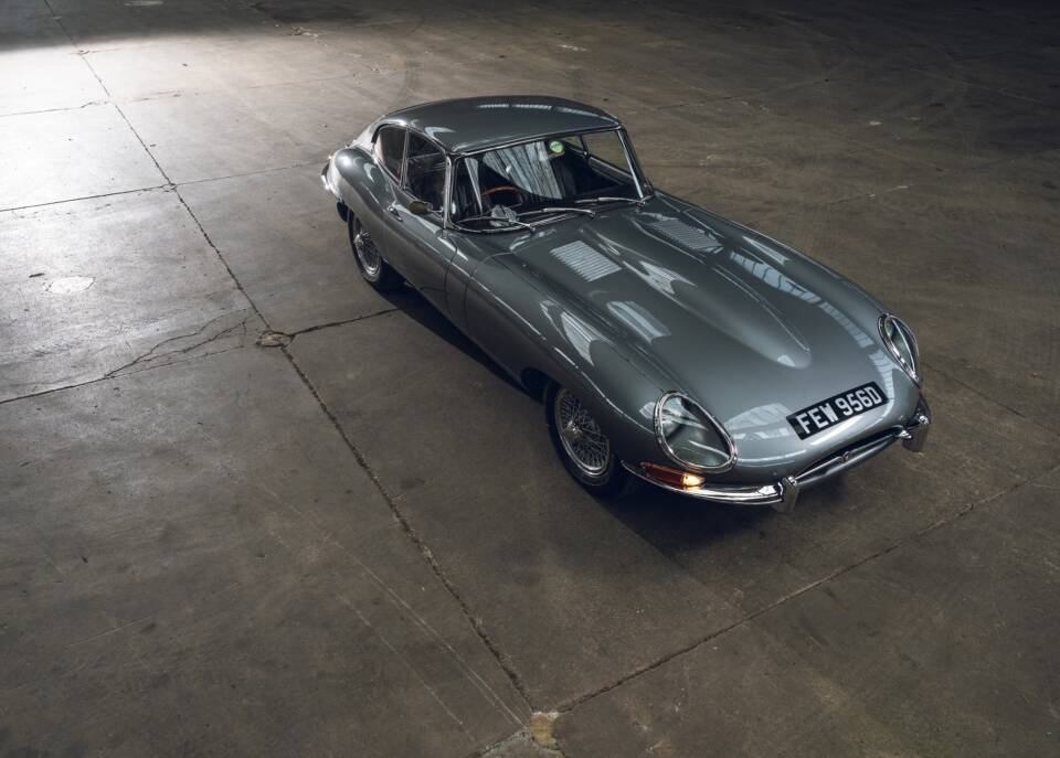 Image 3/59 de Jaguar Type E 4.2 (1966)