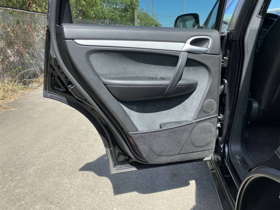Immagine 26/40 di Porsche Cayenne GTS (2008)