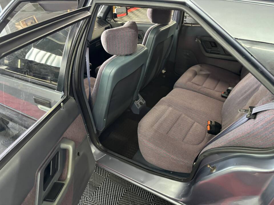 Bild 12/16 von Citroën BX 19 GT (1987)