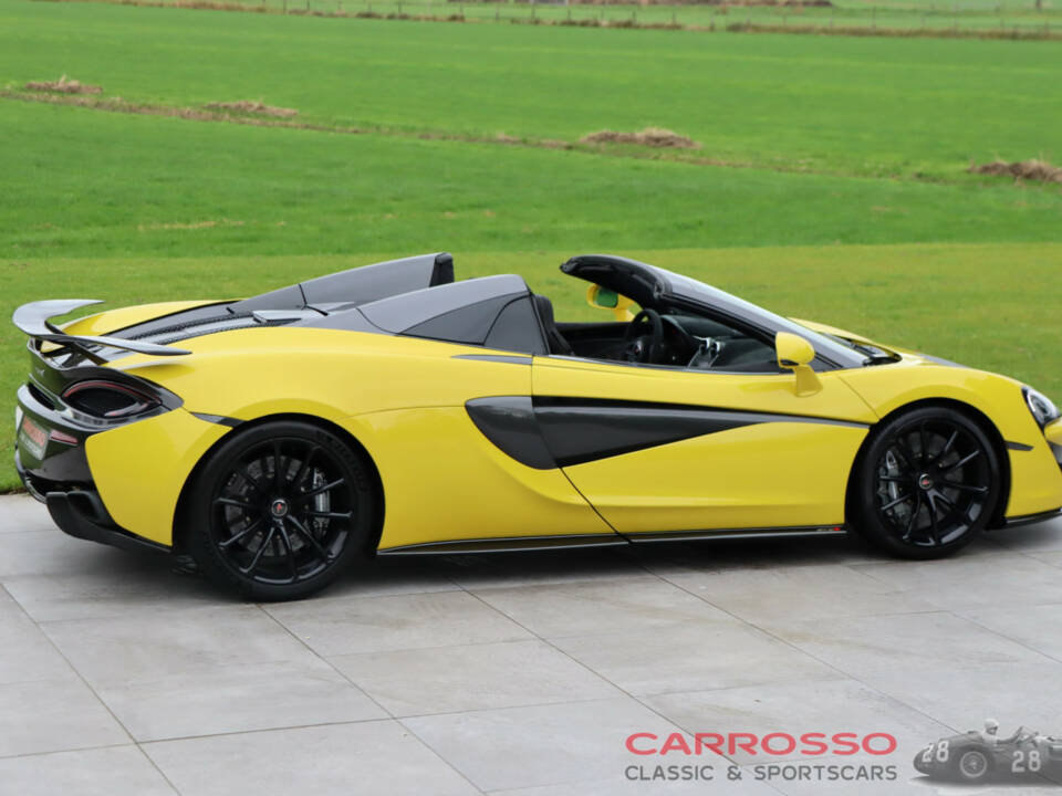 Immagine 25/50 di McLaren 570S Spider &quot;Launch Edition&quot; (2018)