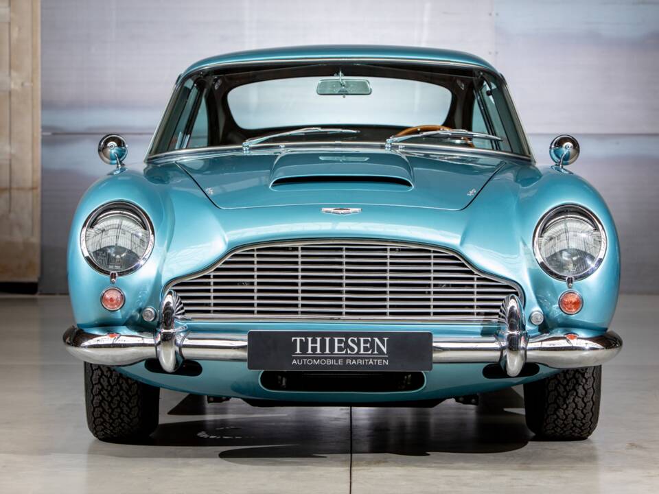 Image 2/22 of Aston Martin DB 5 (1964)