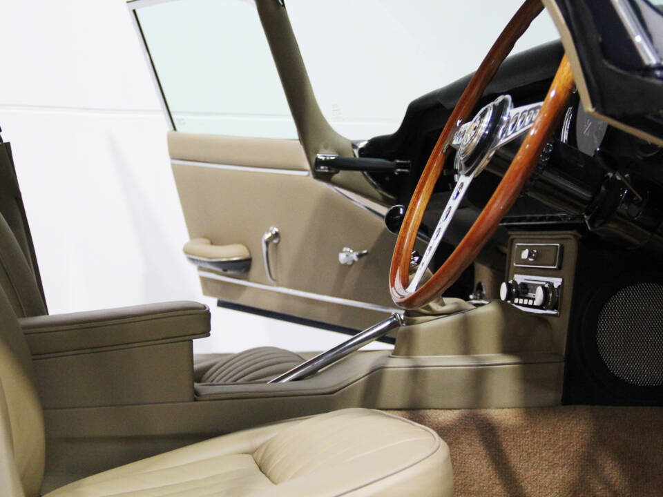 Bild 26/39 von Jaguar E-Type 4.2 (1966)