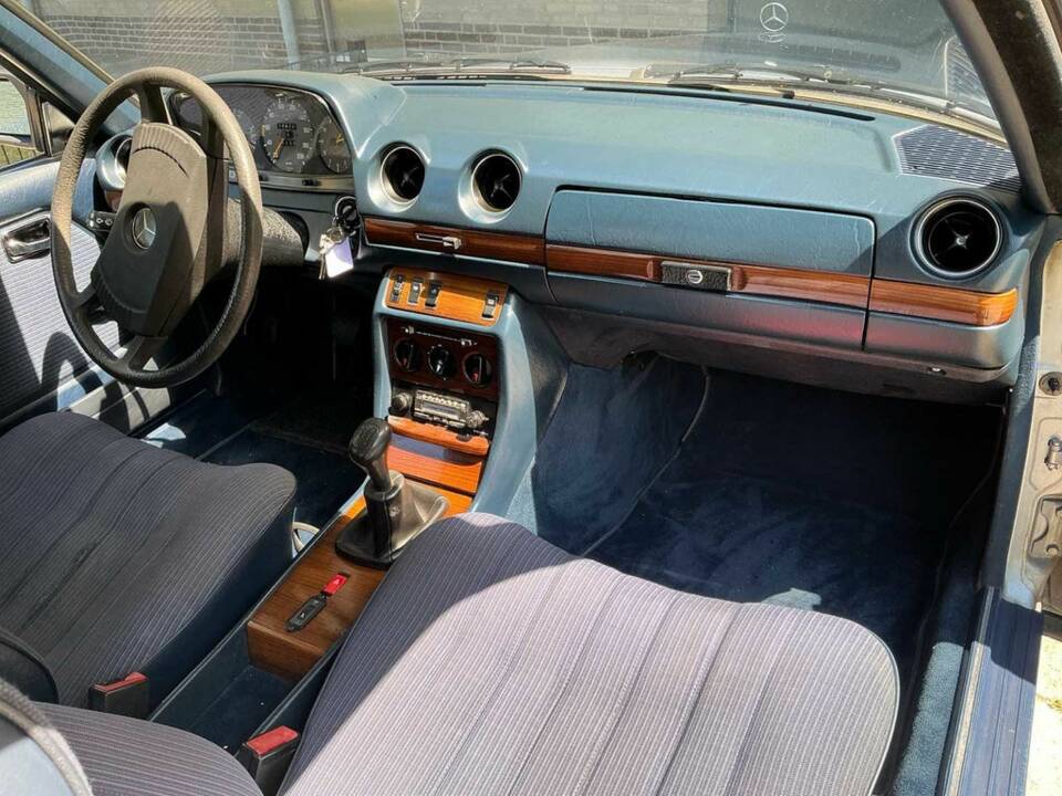 Bild 2/8 von Mercedes-Benz 230 CE (1983)