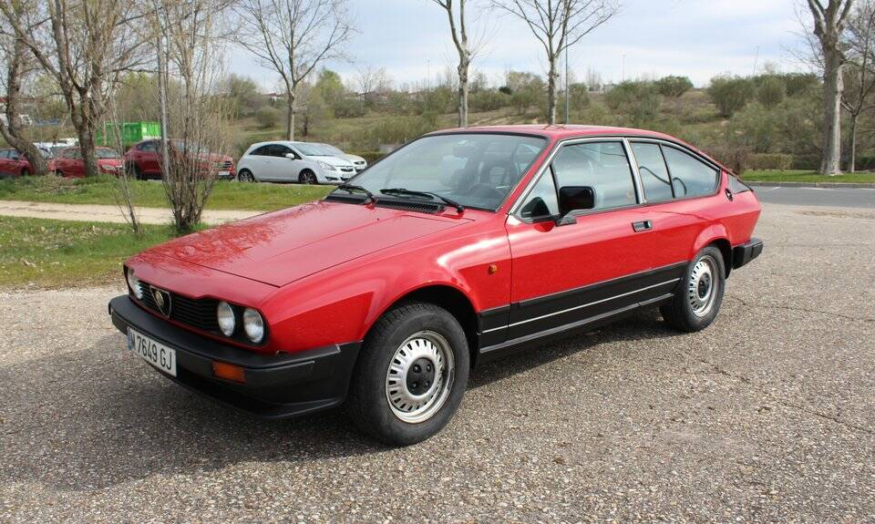 Image 1/8 of Alfa Romeo GTV 2.0 (1985)