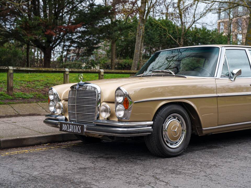 Image 8/34 of Mercedes-Benz 300 SEL 6.3 (1969)