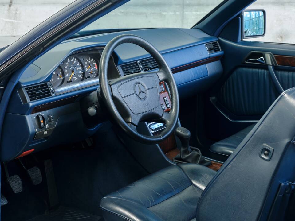 Bild 43/50 von Mercedes-Benz E 200 (1996)