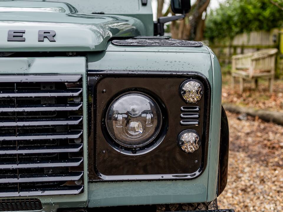 Bild 11/45 von Land Rover Defender 110 (2015)