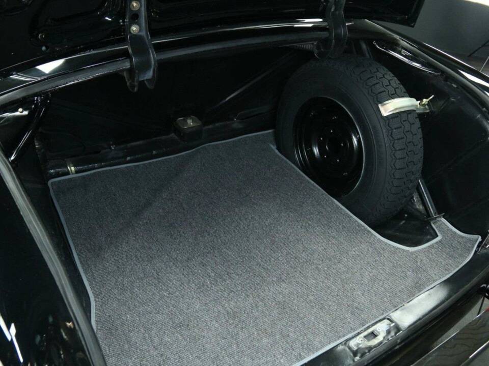 Bild 35/49 von Mercedes-Benz 180 D (1956)