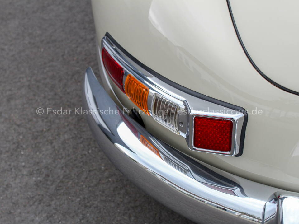 Image 28/38 de Mercedes-Benz 300 SL Roadster (1961)