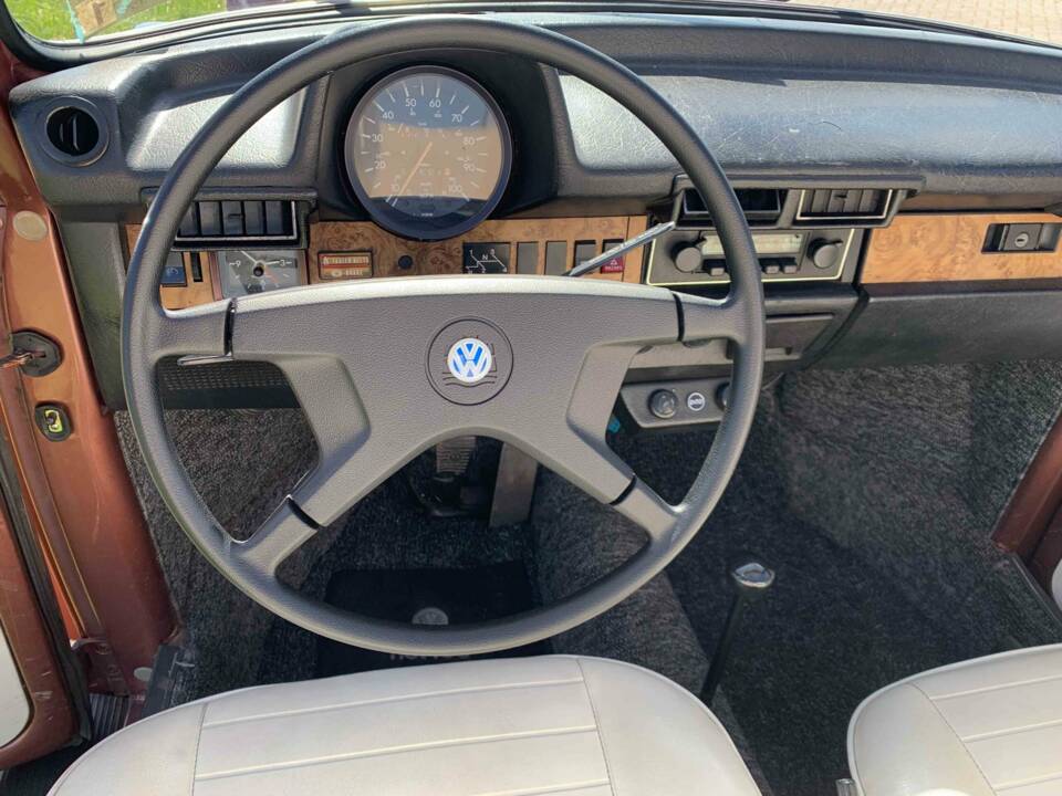 Immagine 8/8 di Volkswagen Käfer 1303 &quot;Champagne Edition&quot; (1978)