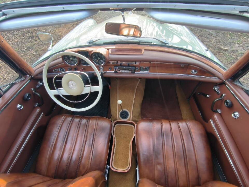 Image 27/54 of Mercedes-Benz 220 SE b (1963)