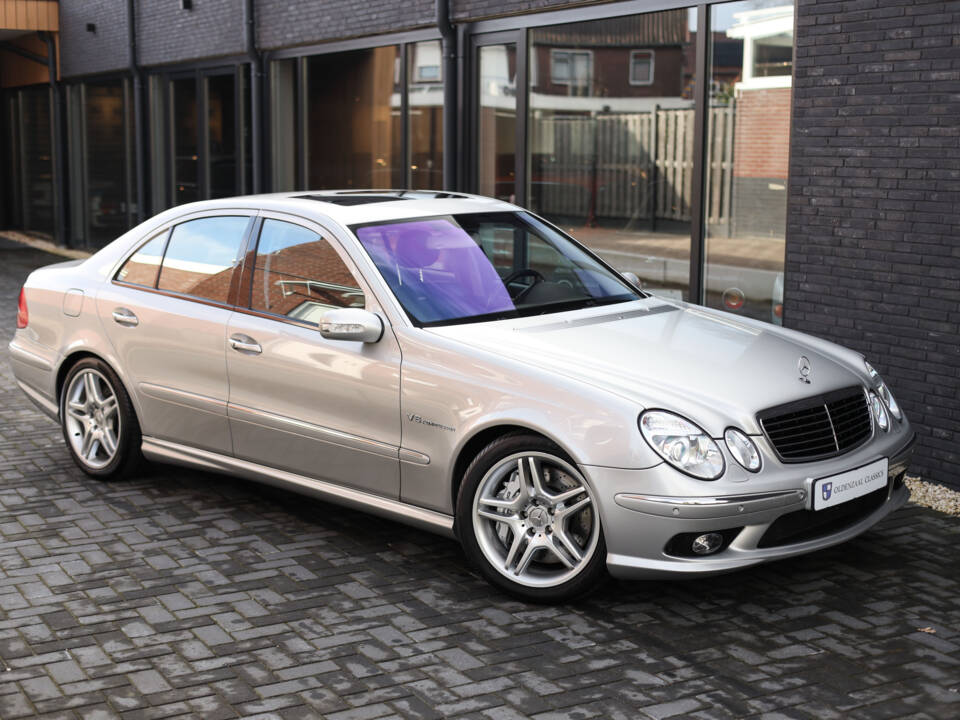 Image 8/84 de Mercedes-Benz E 55 AMG (2002)