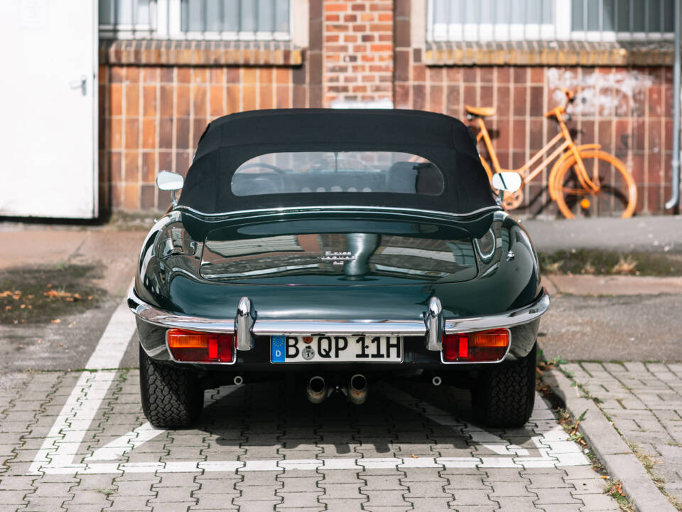 Image 20/63 de Jaguar E-Type (1969)