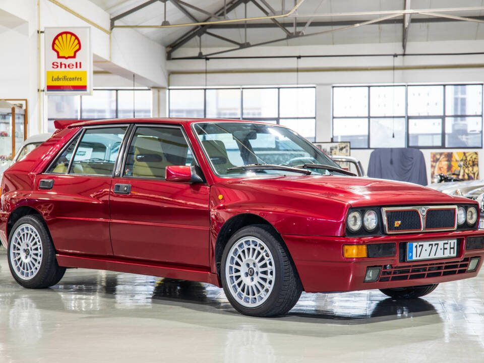 Image 4/28 de Lancia Delta HF Turbo (1995)