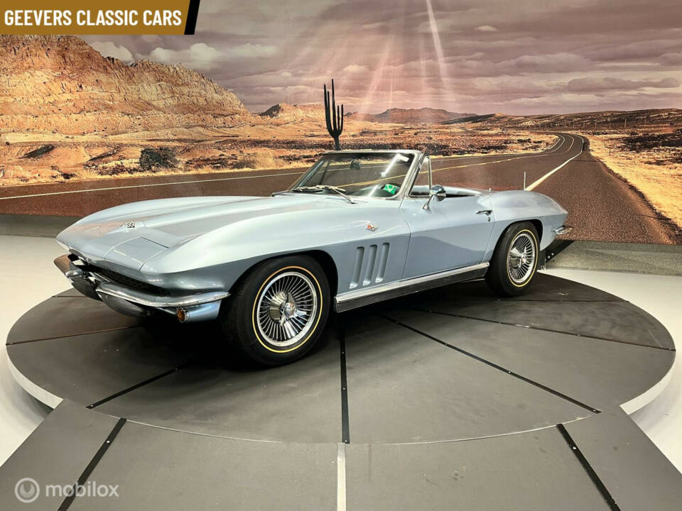 Image 20/33 of Chevrolet Corvette Sting Ray Convertible (1966)