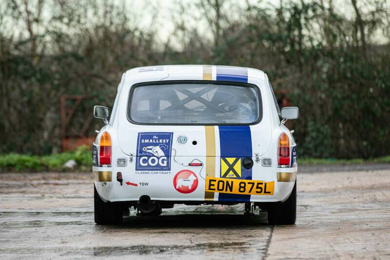 Image 7/42 of MG MGB GT (1972)