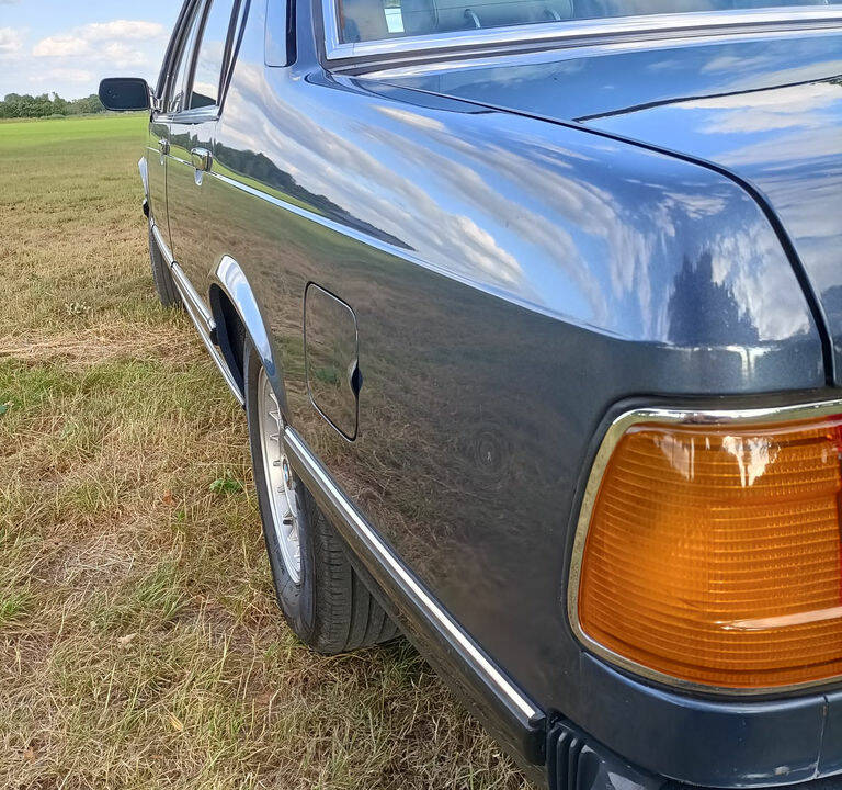 Image 6/8 of BMW 733i (1978)