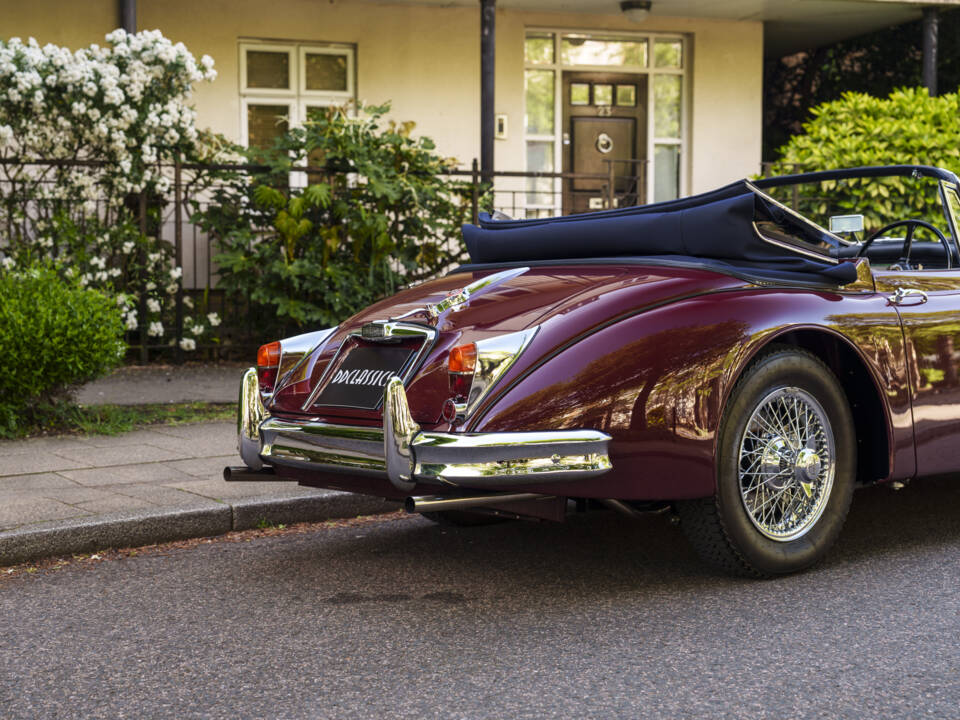 Image 15/24 de Jaguar XK 150 3.8 S DHC (1960)