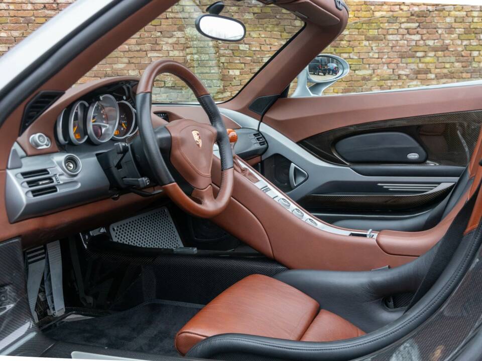 Image 45/50 de Porsche Carrera GT (2005)