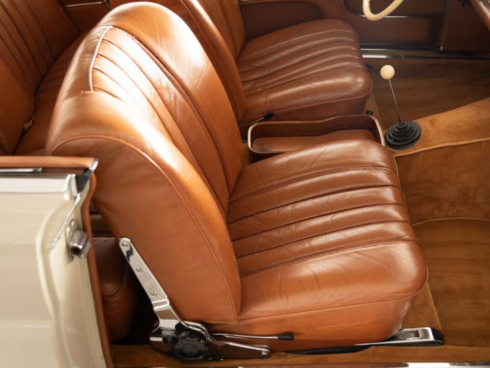 Bild 35/44 von Mercedes-Benz 220 SE b (1964)