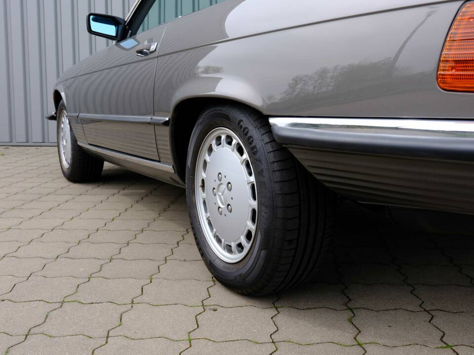 Image 61/97 de Mercedes-Benz 560 SL (1987)