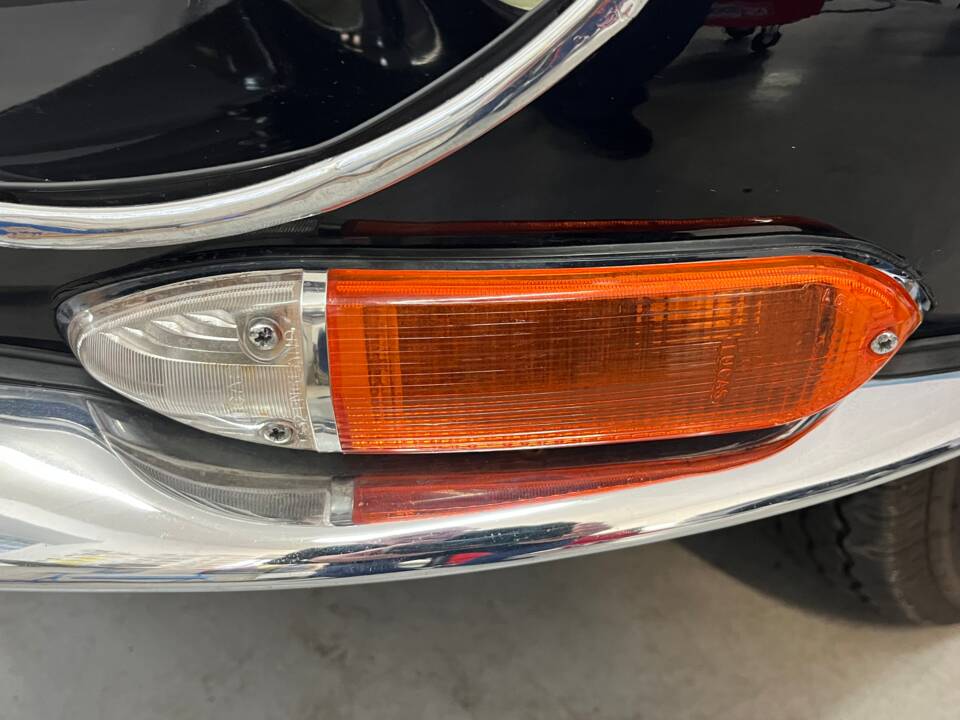 Bild 24/47 von Jaguar E-Type (1968)