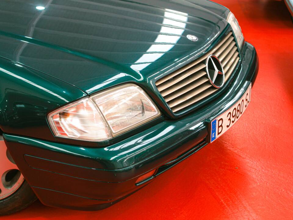Image 3/50 of Mercedes-Benz SL 320 (1995)