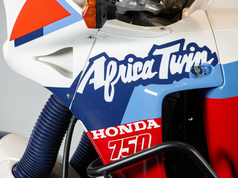 Image 19/50 of Honda DUMMY (1990)