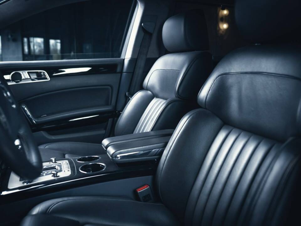 Image 7/15 of Volkswagen Phaeton W12 (2010)