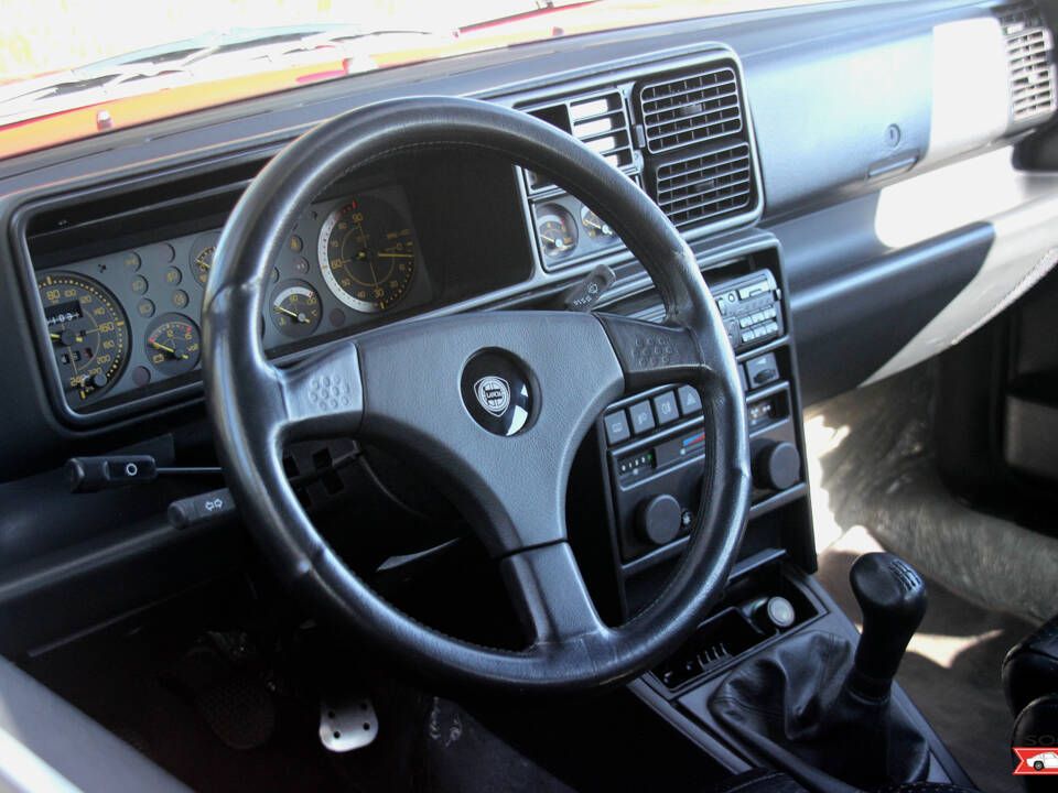 Bild 14/30 von Lancia Delta HF Integrale Evoluzione I (1991)