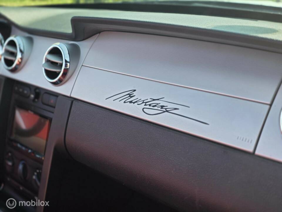 Bild 23/38 von Ford Mustang V6 (2006)
