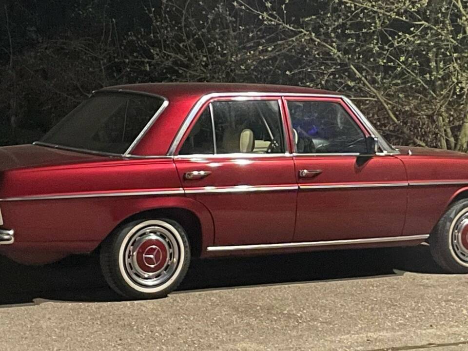 Image 2/21 de Mercedes-Benz 220 D (1974)