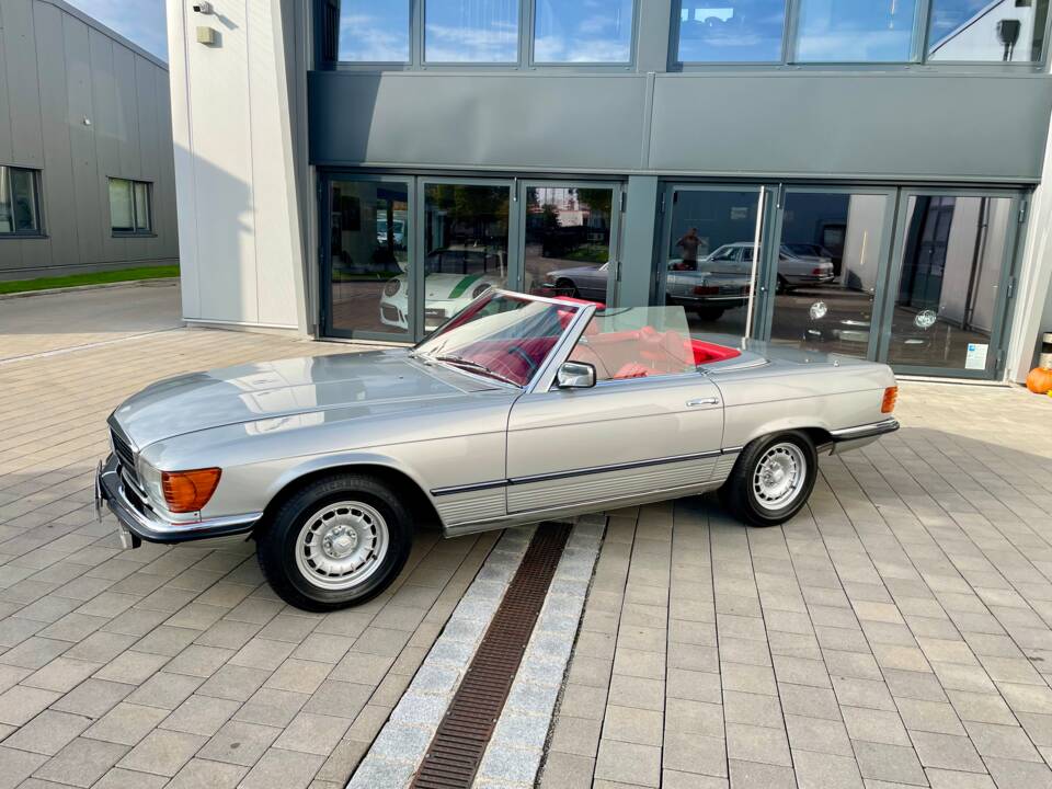 Image 2/23 de Mercedes-Benz 280 SL (1977)