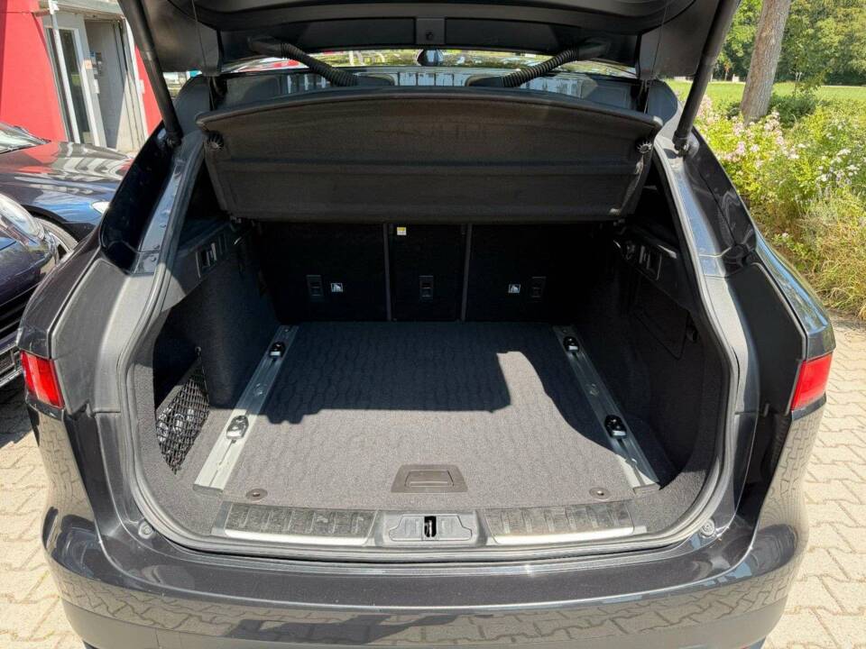 Bild 19/21 von Jaguar F-Pace 20d (2019)